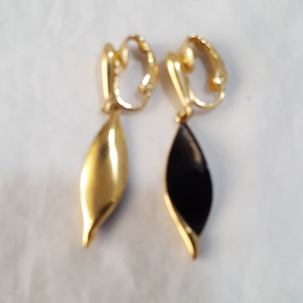 Vintage Earrings Clip On Black
